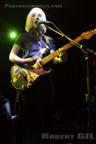 THE JOY FORMIDABLE - 2010-04-21 - PARIS - La Fleche d'Or - Rhiannon Bryan